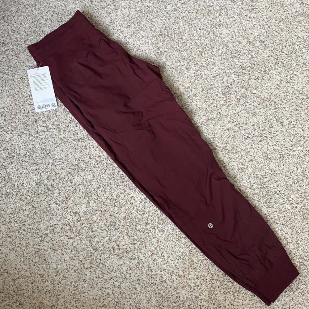 Lululemon Dance Studio Jogger size 8, Maroon color